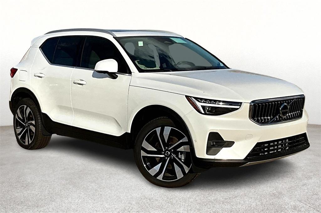 new 2025 Volvo XC40 car, priced at $51,215