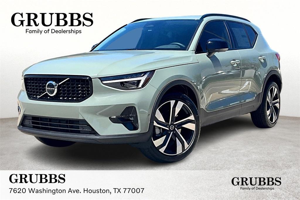 new 2025 Volvo XC40 car, priced at $51,465