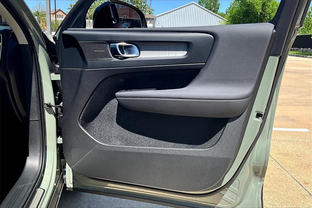 new 2025 Volvo XC40 car, priced at $51,465