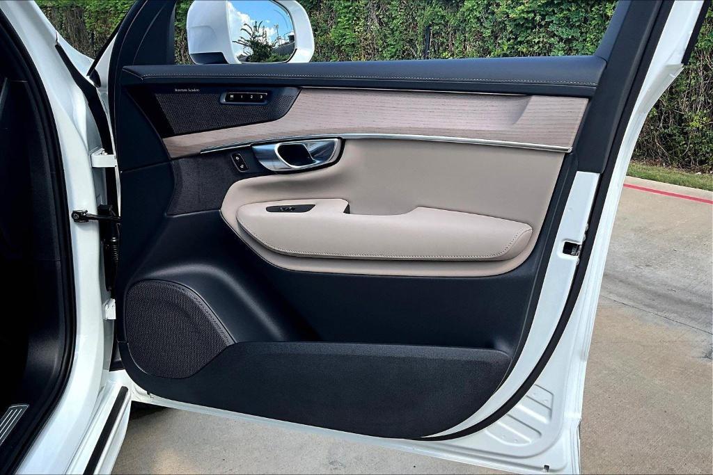 new 2026 Volvo XC90 car, priced at $76,875