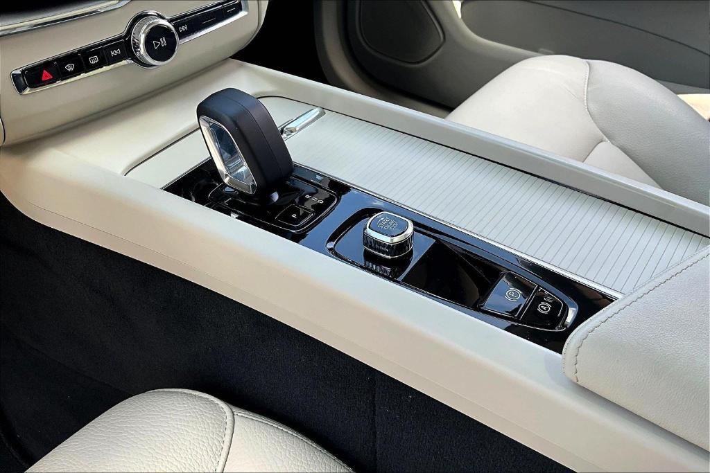 new 2025 Volvo XC60 car, priced at $49,935