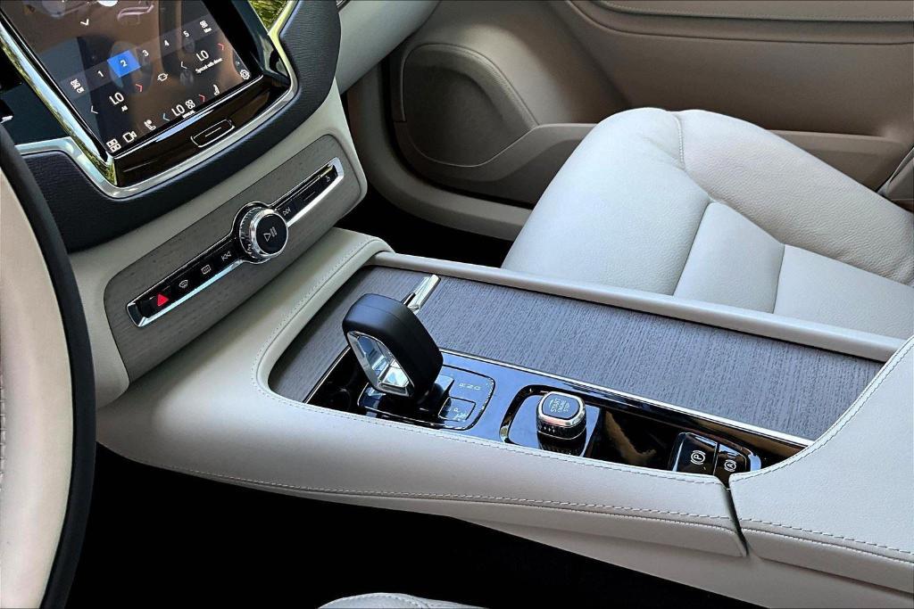 new 2025 Volvo XC90 Plug-In Hybrid car, priced at $59,715