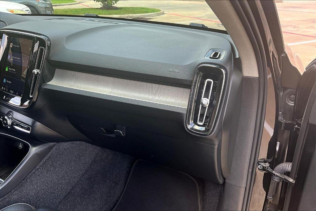 used 2025 Volvo XC40 car, priced at $32,962