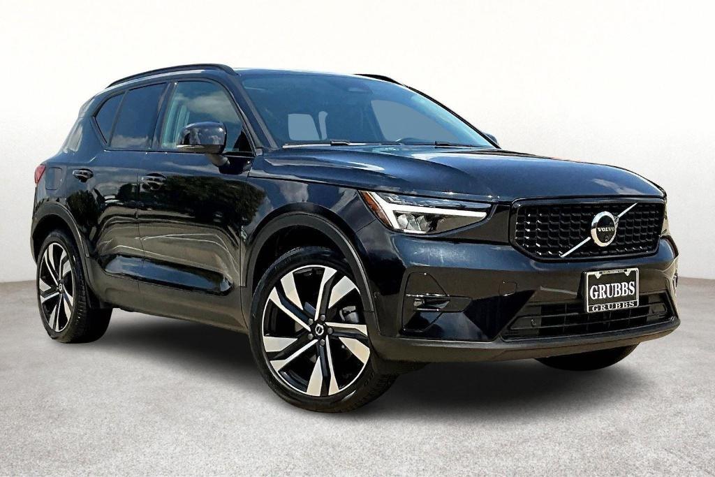 used 2025 Volvo XC40 car, priced at $32,962