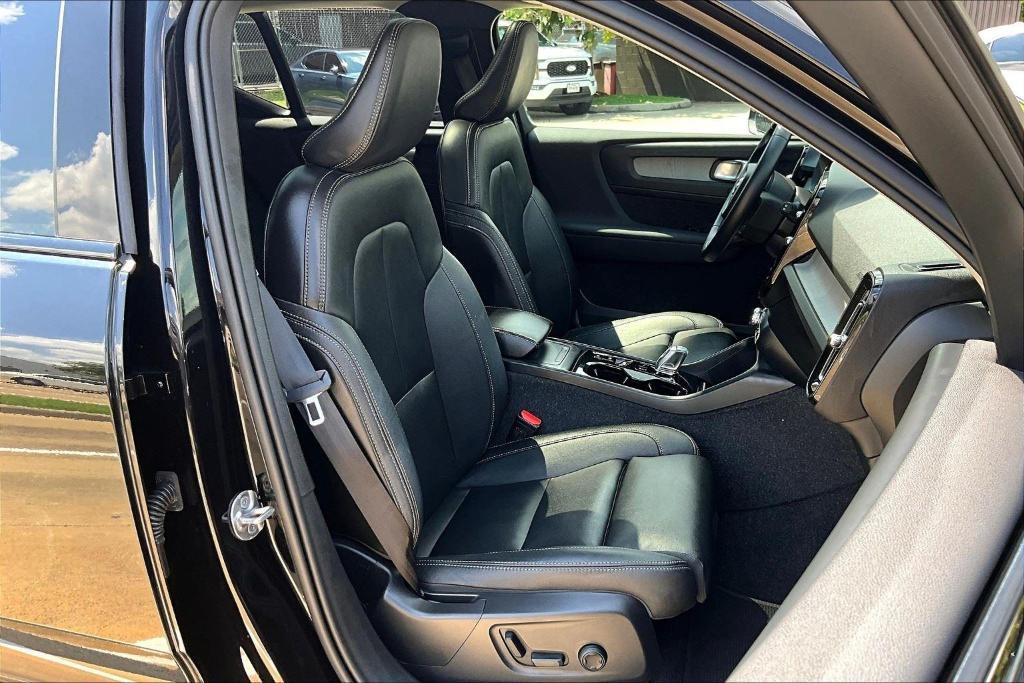 used 2025 Volvo XC40 car, priced at $32,962