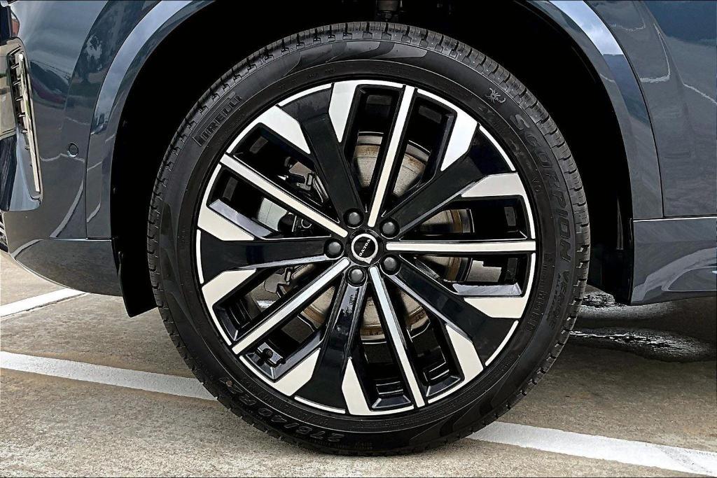 new 2025 Volvo XC90 car, priced at $61,905