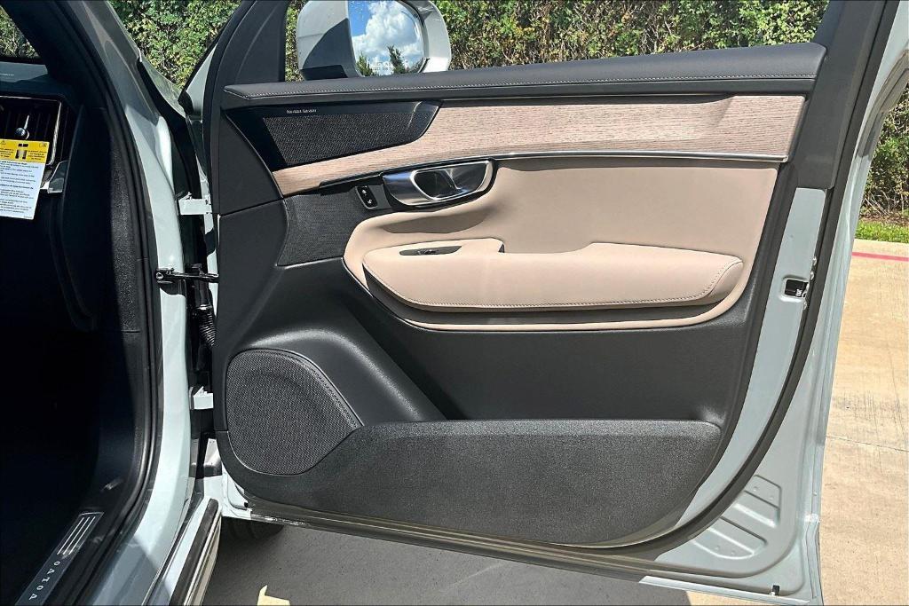 new 2026 Volvo XC90 car, priced at $71,825