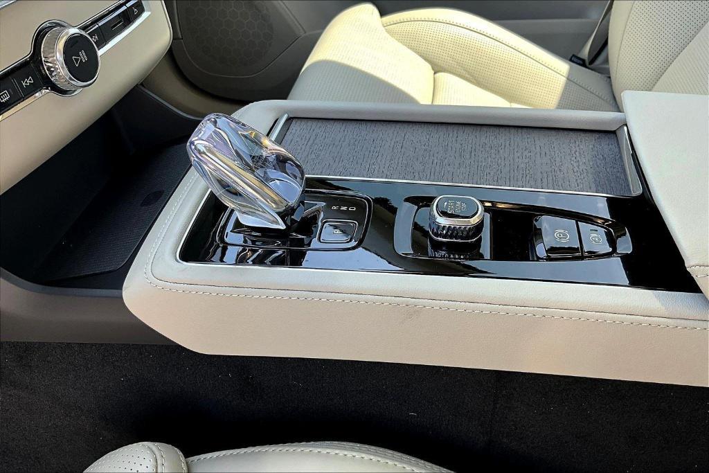 new 2025 Volvo XC90 Plug-In Hybrid car, priced at $65,995