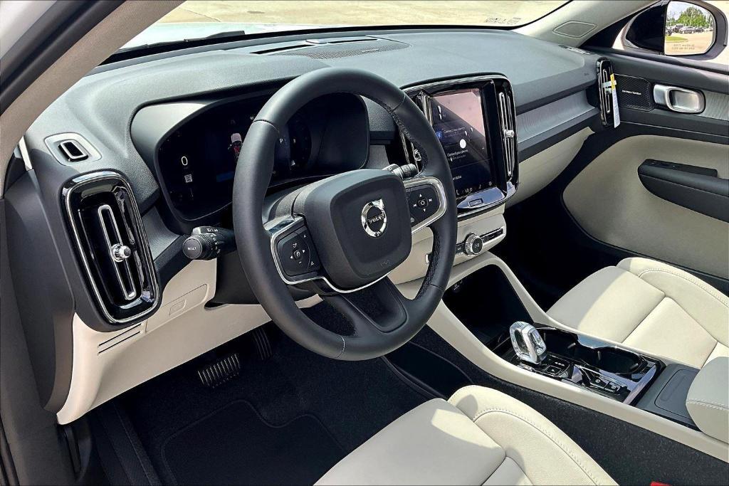 new 2025 Volvo XC40 car, priced at $42,765