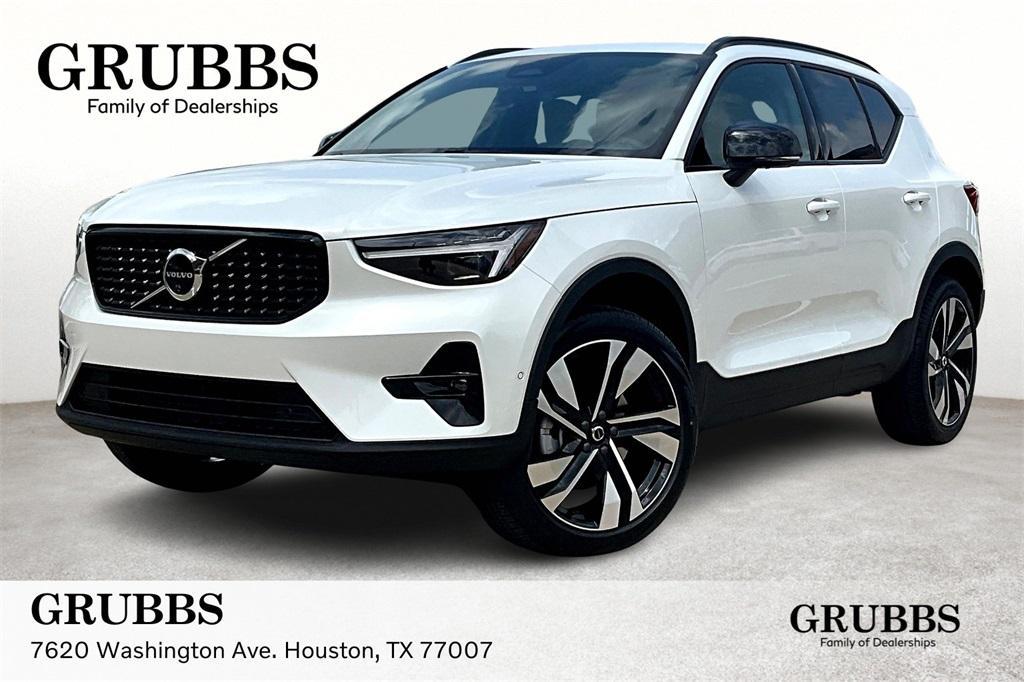 new 2025 Volvo XC40 car, priced at $51,015