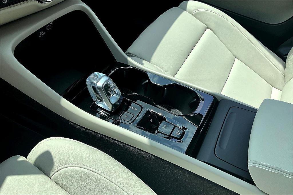new 2025 Volvo XC40 car, priced at $42,765