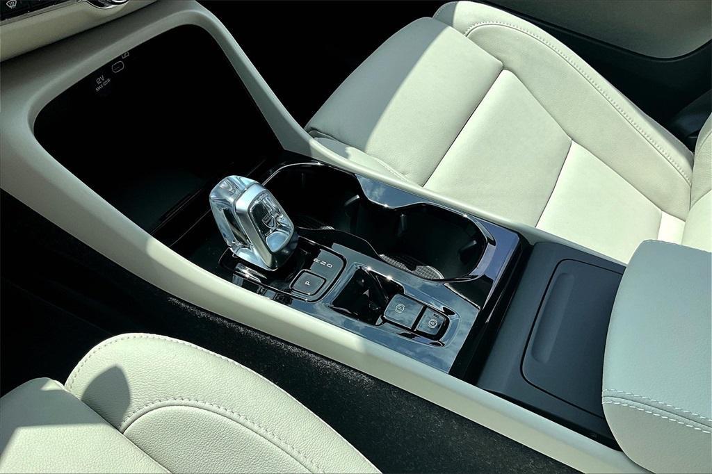 new 2025 Volvo XC40 car, priced at $51,015