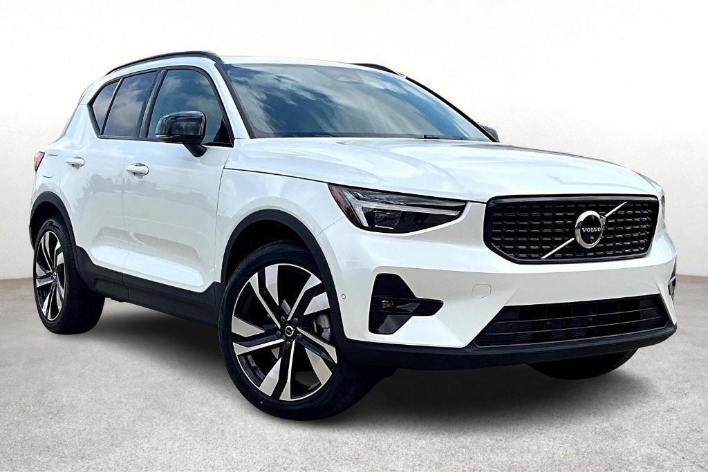 new 2025 Volvo XC40 car, priced at $42,765