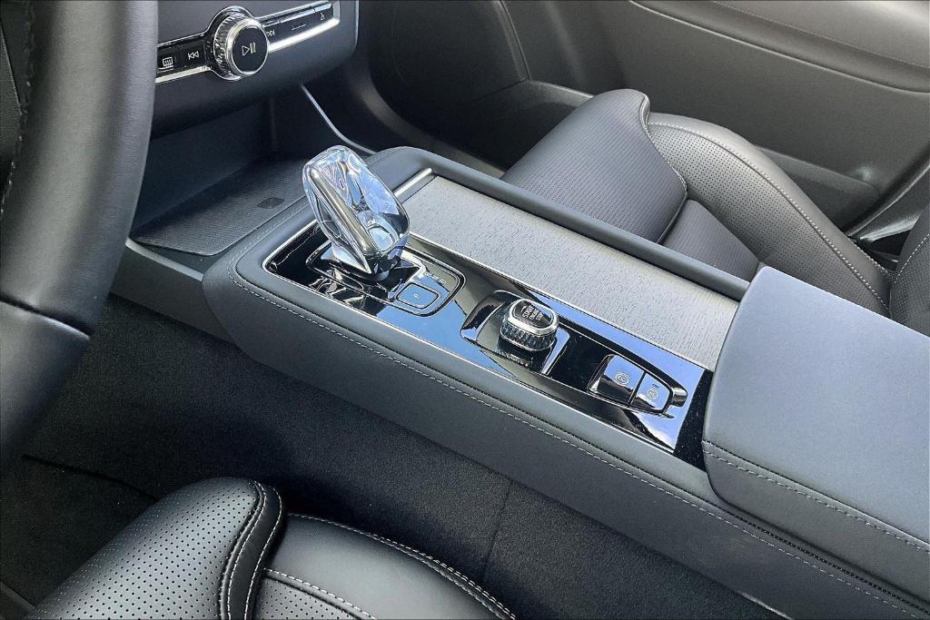 new 2025 Volvo XC90 car, priced at $73,555