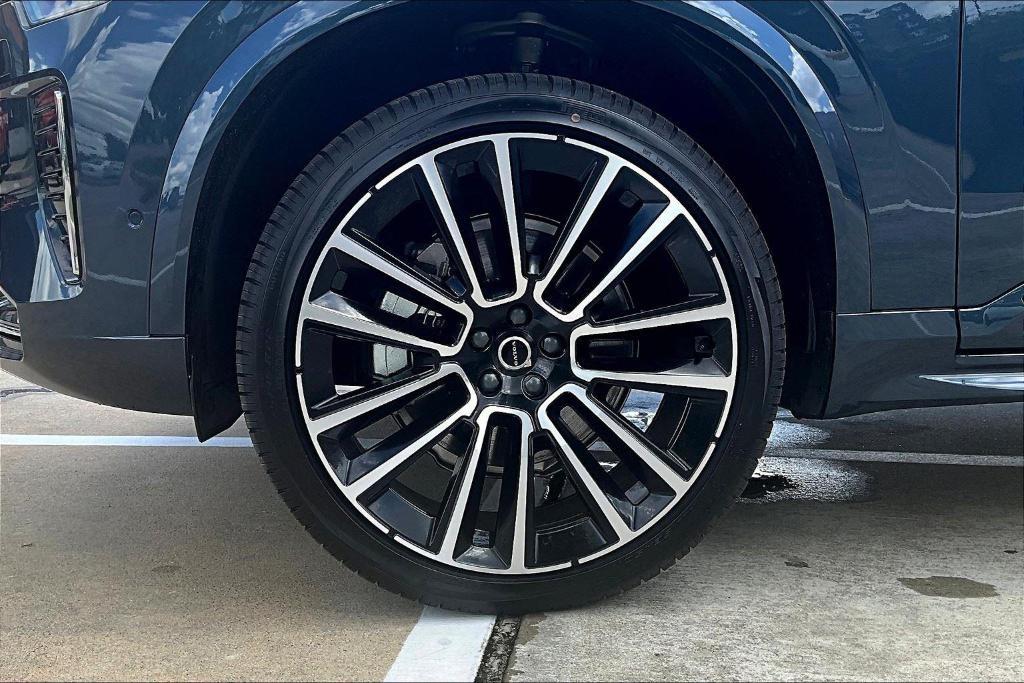new 2025 Volvo XC90 car, priced at $73,555