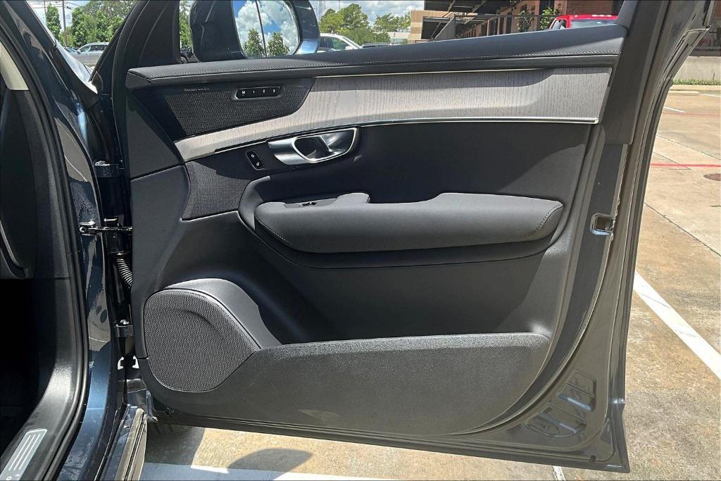 new 2025 Volvo XC90 car, priced at $73,555