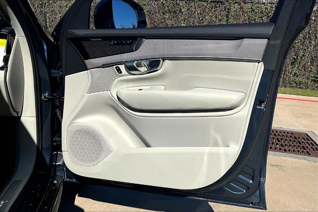 new 2026 Volvo XC90 car, priced at $75,155