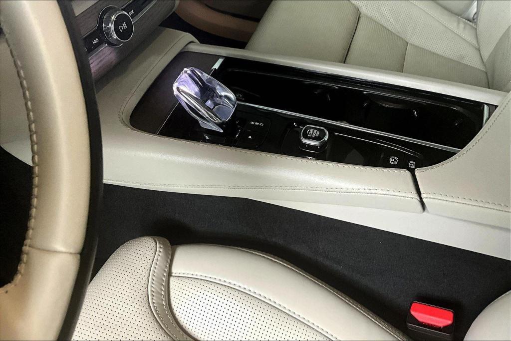 new 2025 Volvo XC90 car, priced at $76,875