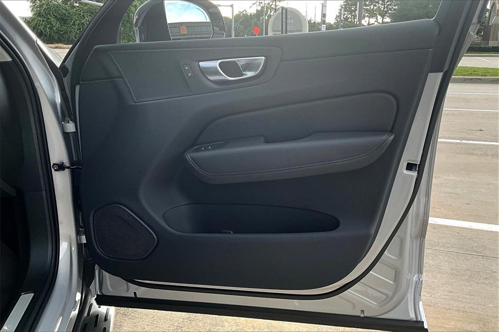 new 2025 Volvo XC60 car, priced at $52,060