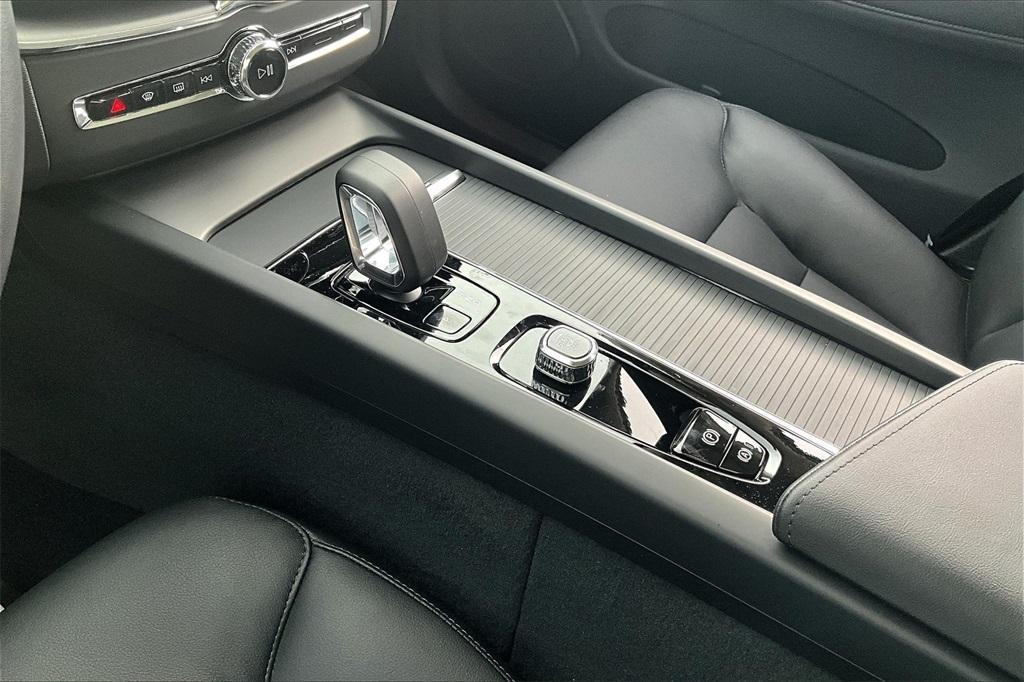 new 2025 Volvo XC60 car, priced at $52,060