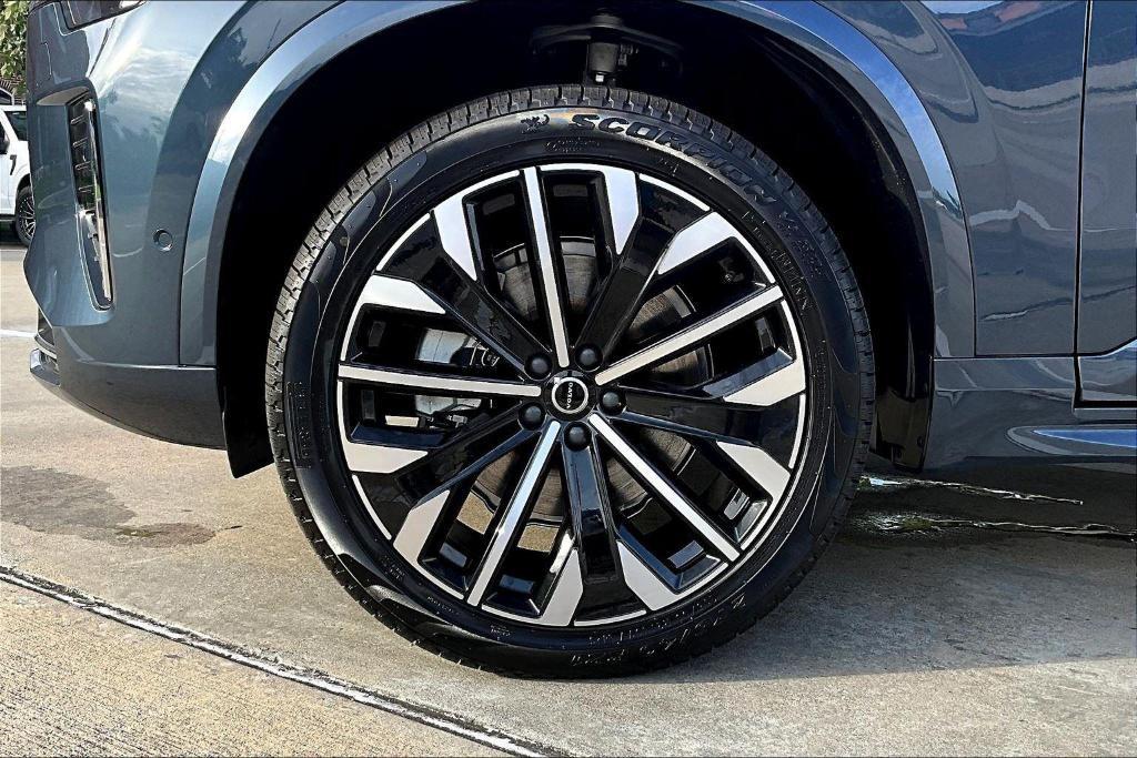 new 2025 Volvo XC90 car, priced at $68,245