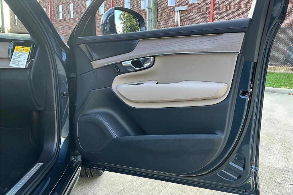 new 2026 Volvo XC90 car, priced at $72,325