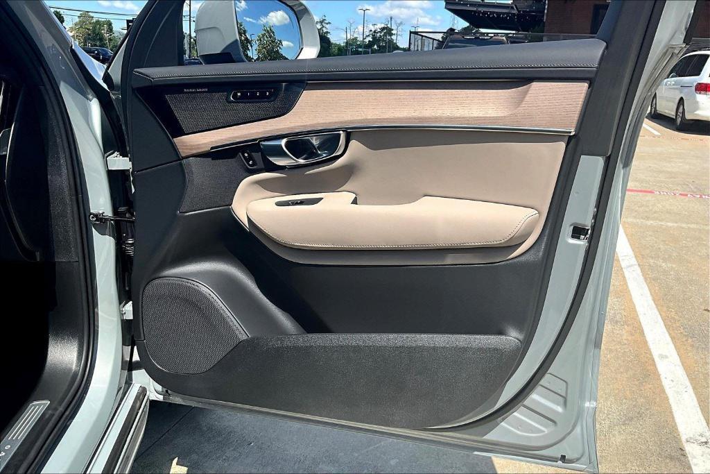 new 2025 Volvo XC90 Plug-In Hybrid car, priced at $68,905