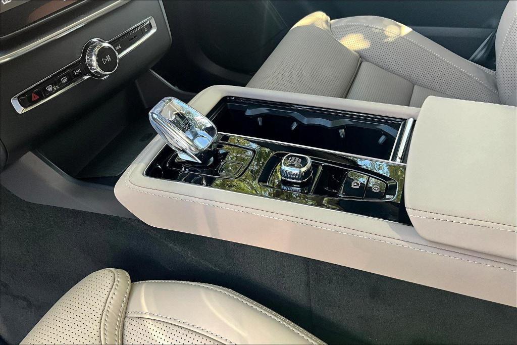 new 2025 Volvo XC90 Plug-In Hybrid car, priced at $68,905
