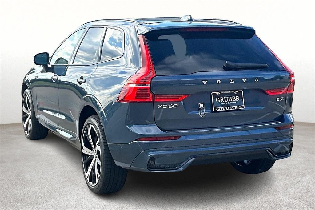 new 2025 Volvo XC60 car, priced at $60,635