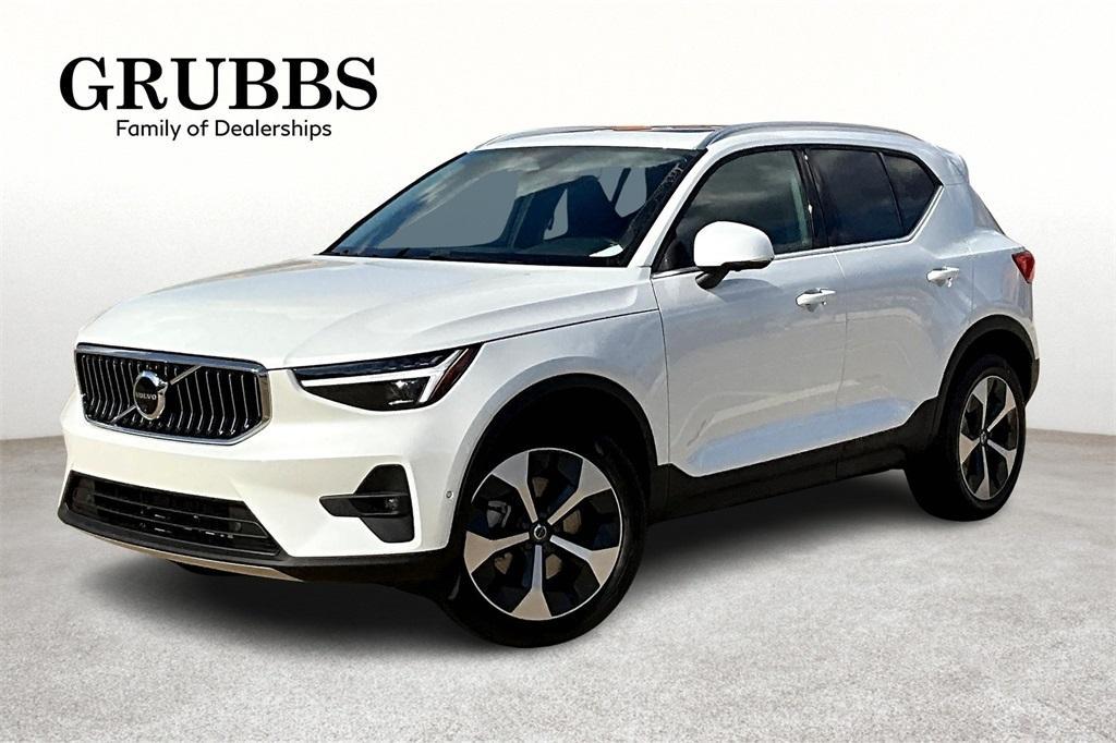 new 2025 Volvo XC40 car, priced at $48,315