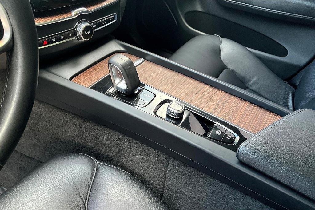 used 2022 Volvo XC60 car, priced at $27,027