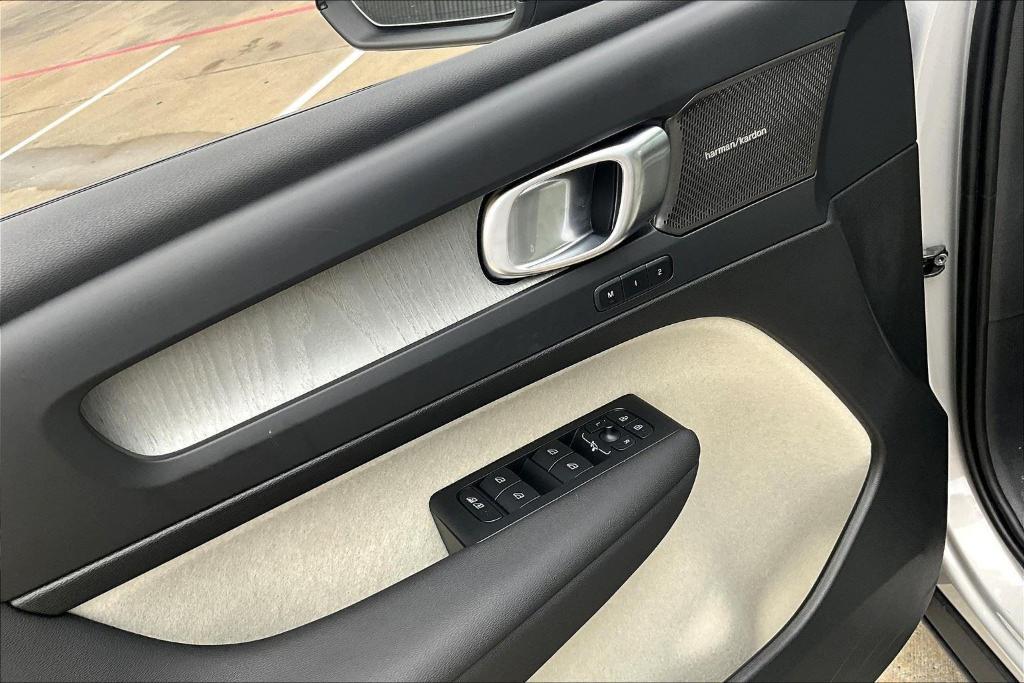 new 2025 Volvo XC40 car, priced at $42,535