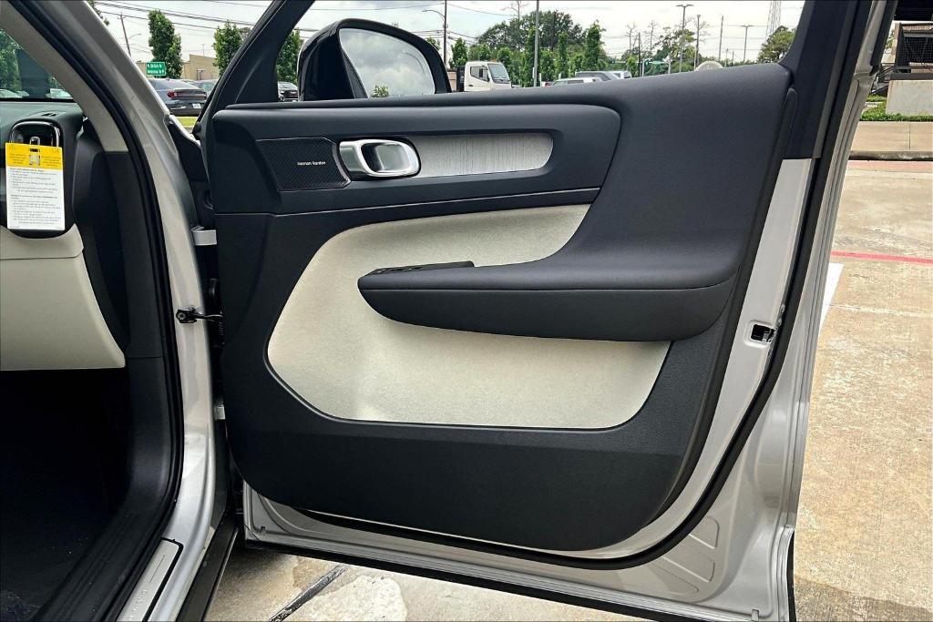 new 2025 Volvo XC40 car, priced at $51,785