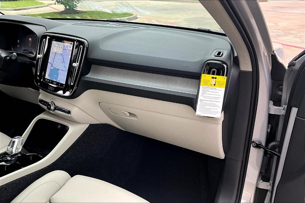 new 2025 Volvo XC40 car, priced at $51,785