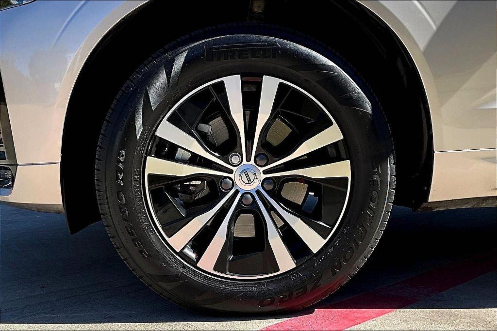 used 2025 Volvo XC60 car, priced at $31,370