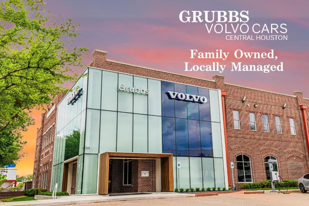 used 2025 Volvo XC60 car, priced at $31,370