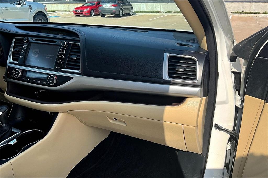 used 2015 Toyota Highlander car, priced at $17,671