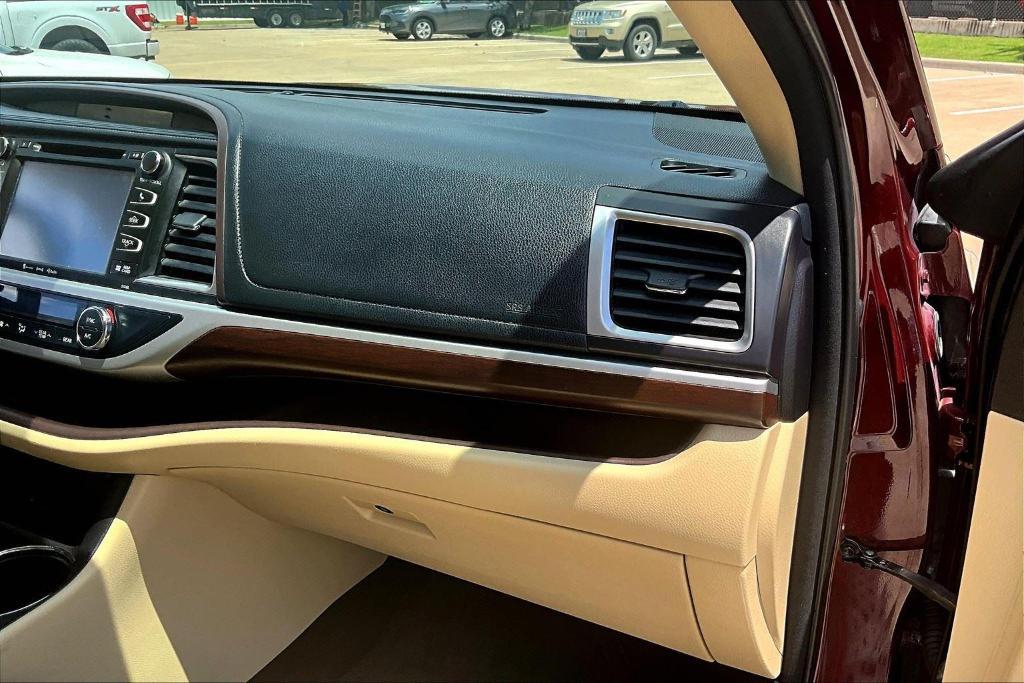 used 2016 Toyota Highlander car, priced at $13,457