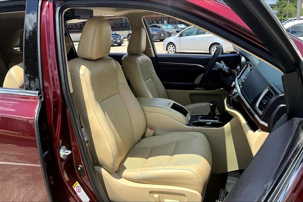 used 2016 Toyota Highlander car, priced at $13,457