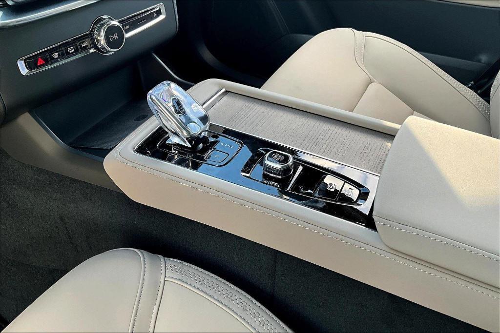 new 2025 Volvo XC90 car, priced at $61,905