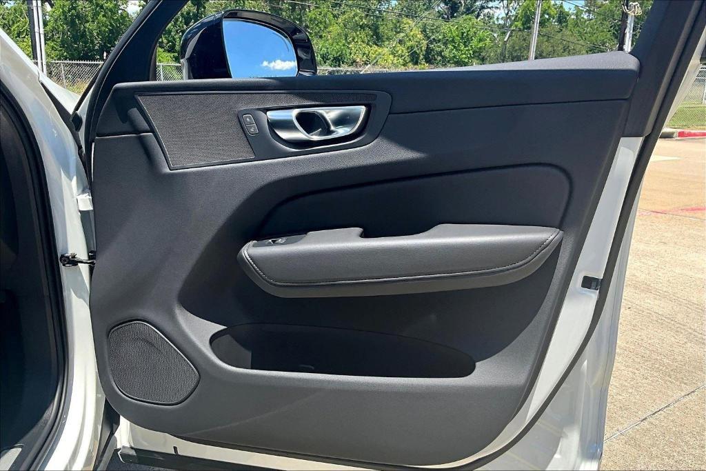 new 2025 Volvo XC60 car, priced at $43,035