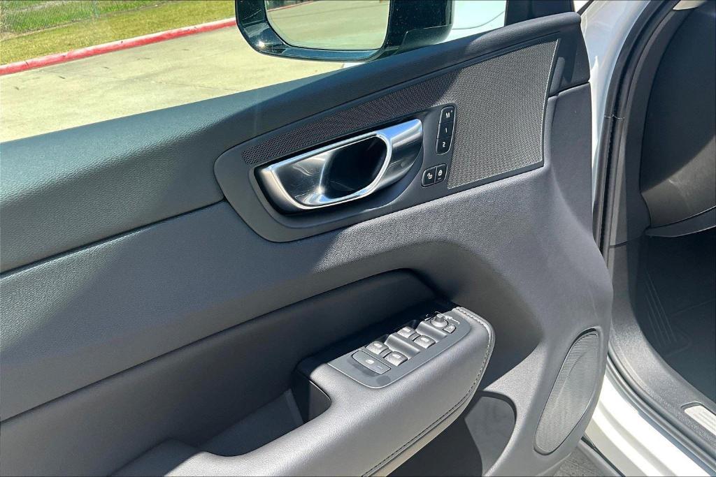 new 2025 Volvo XC60 car, priced at $43,035