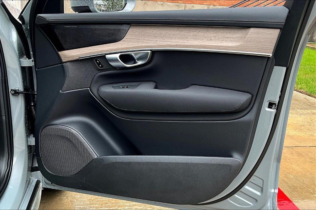 new 2025 Volvo XC90 Plug-In Hybrid car, priced at $65,305