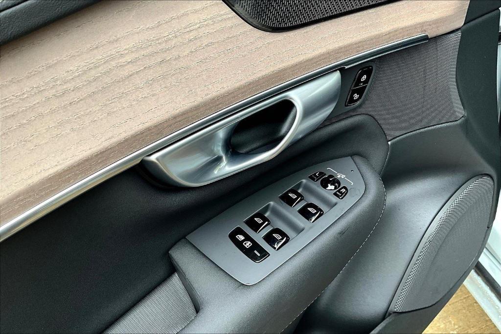 new 2025 Volvo XC90 Plug-In Hybrid car, priced at $65,305