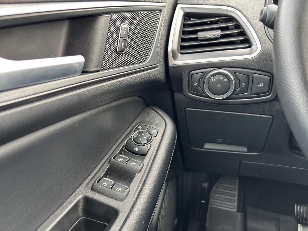 used 2024 Ford Edge car, priced at $27,990