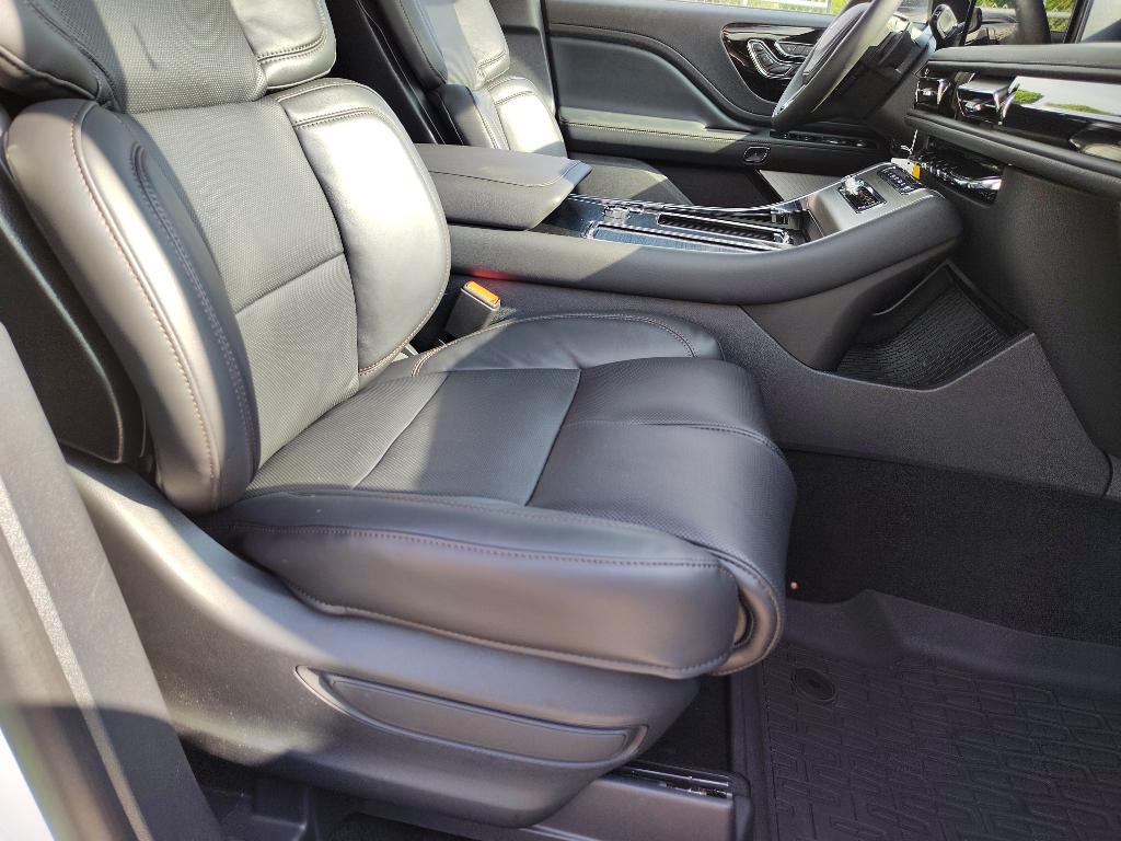 new 2025 Lincoln Aviator car, priced at $80,100
