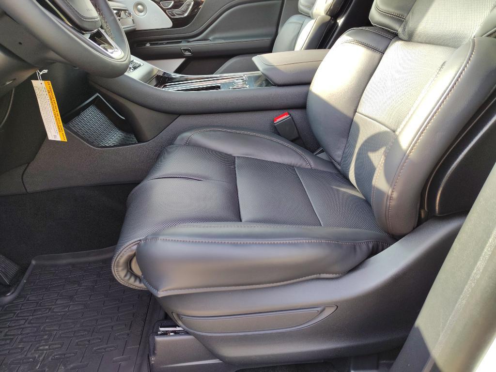new 2025 Lincoln Aviator car, priced at $80,100