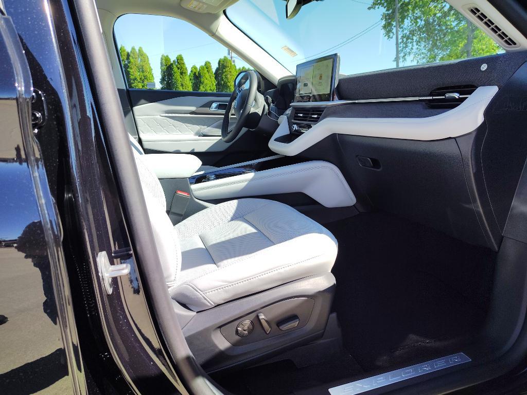 new 2025 Ford Explorer car, priced at $61,800