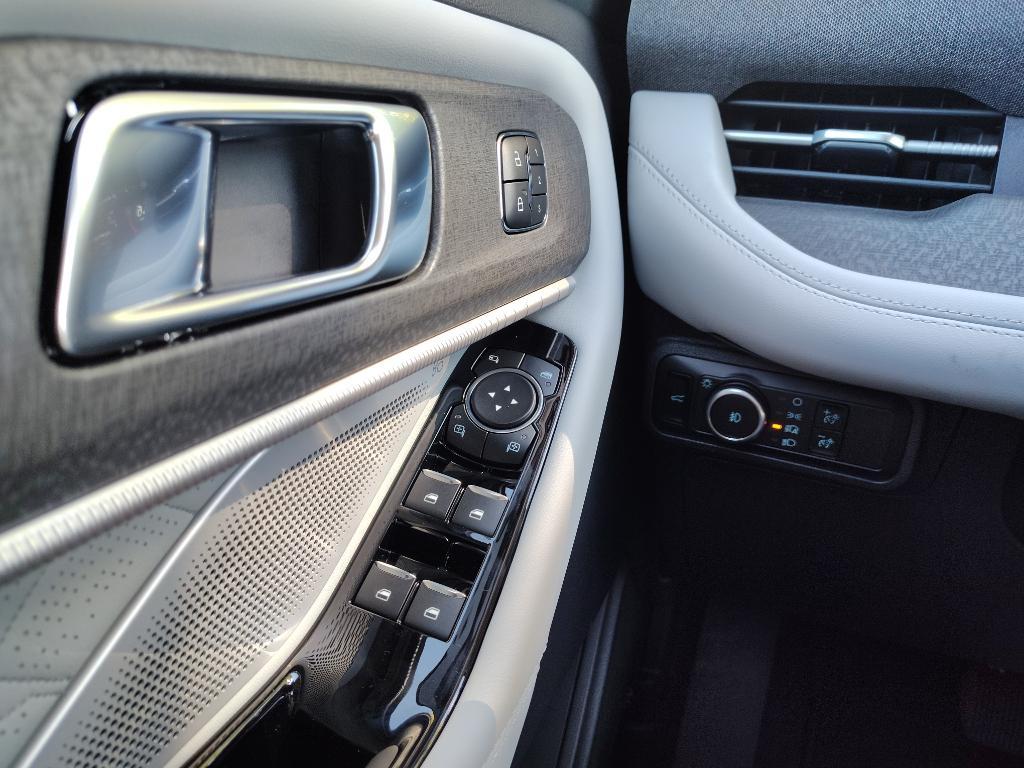 new 2025 Ford Explorer car, priced at $61,800