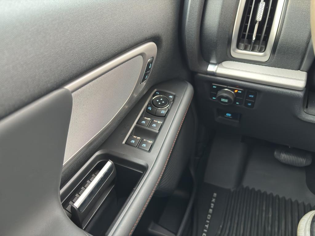 new 2025 Ford Expedition Max car, priced at $75,385